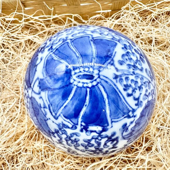 Set Of 6 Blue and White Porcelain Decorative Orbs and Egg Floral Design NO BOX - Picture 12 of 16